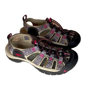 Keen Waterproof Sandals Black and Pink size 7